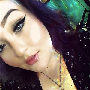 Meet your Posher, Casey